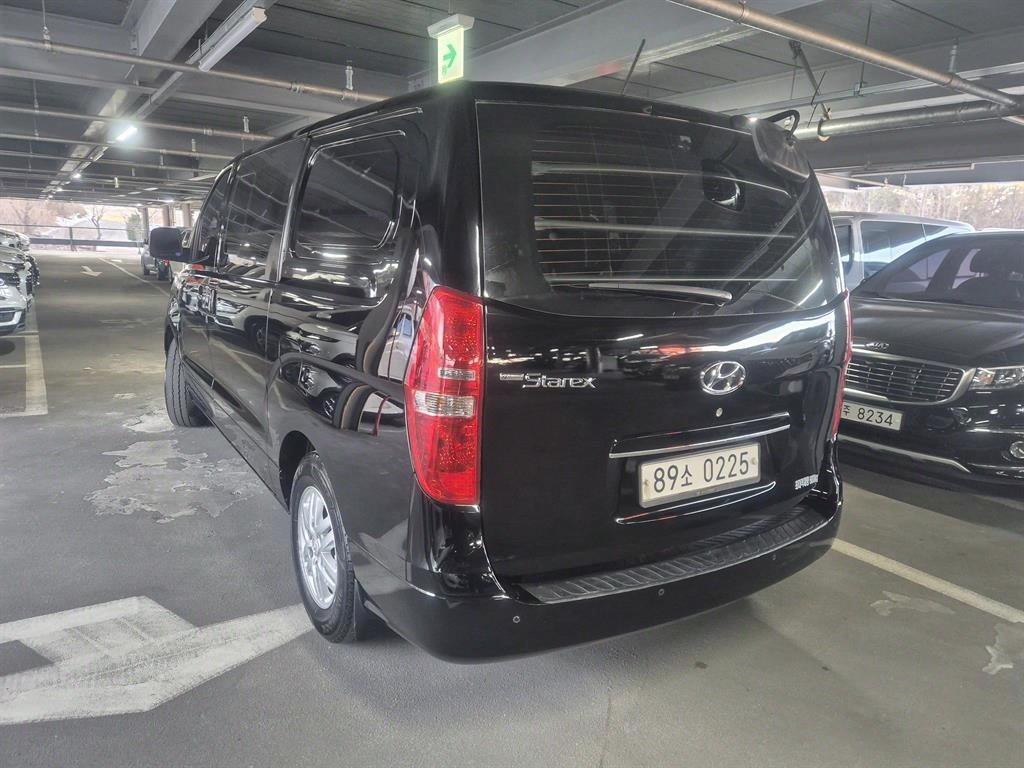 HYUNDAI Starex - Vista 4