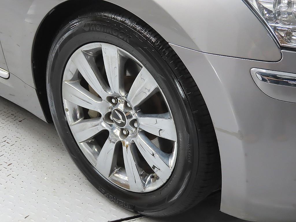 HYUNDAI Equus - Vista 9