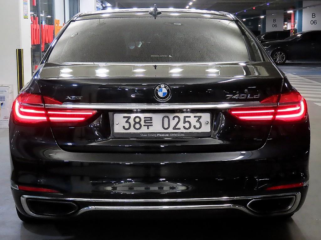 BMW 7 Series - Vista 5