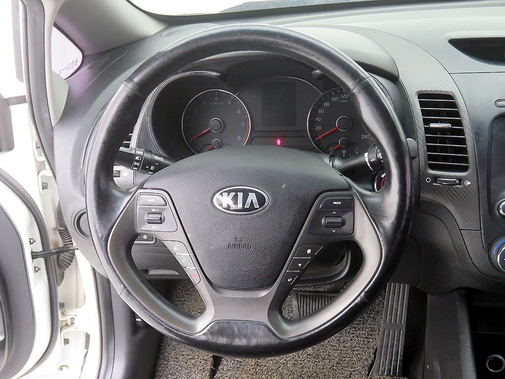 KIA K3 - Vista 9