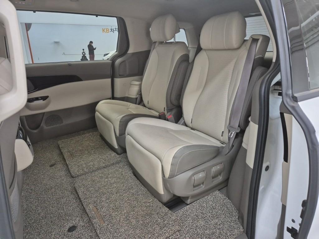 KIA Carnival - Vista 10