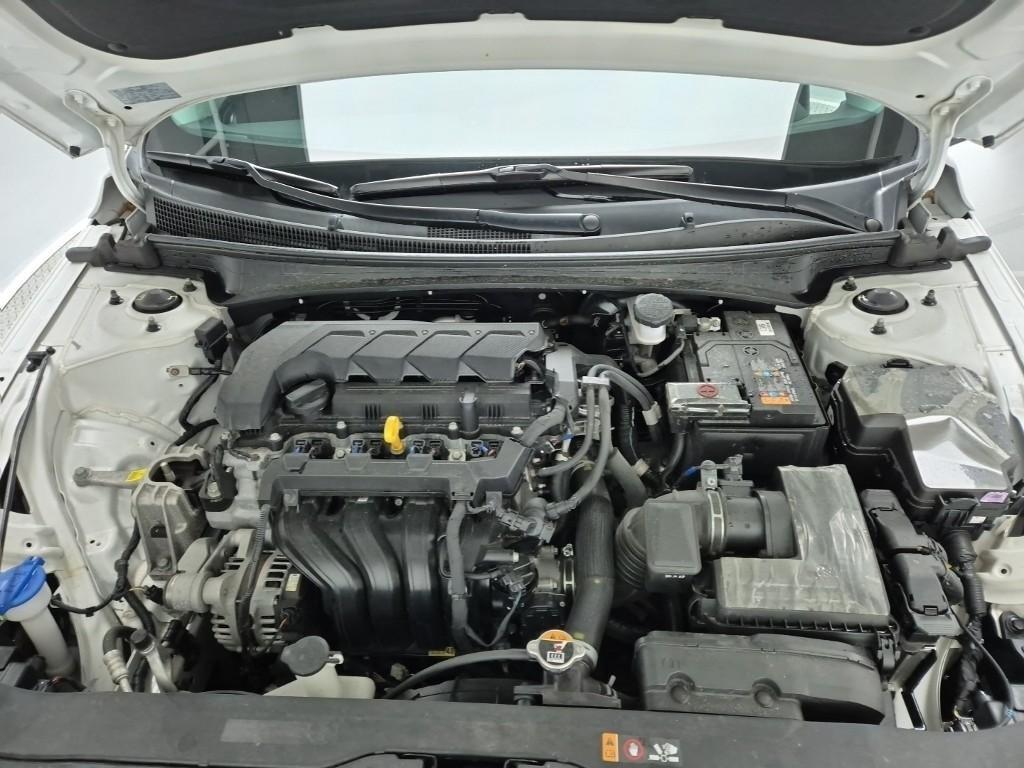 HYUNDAI Avante - Vista 5