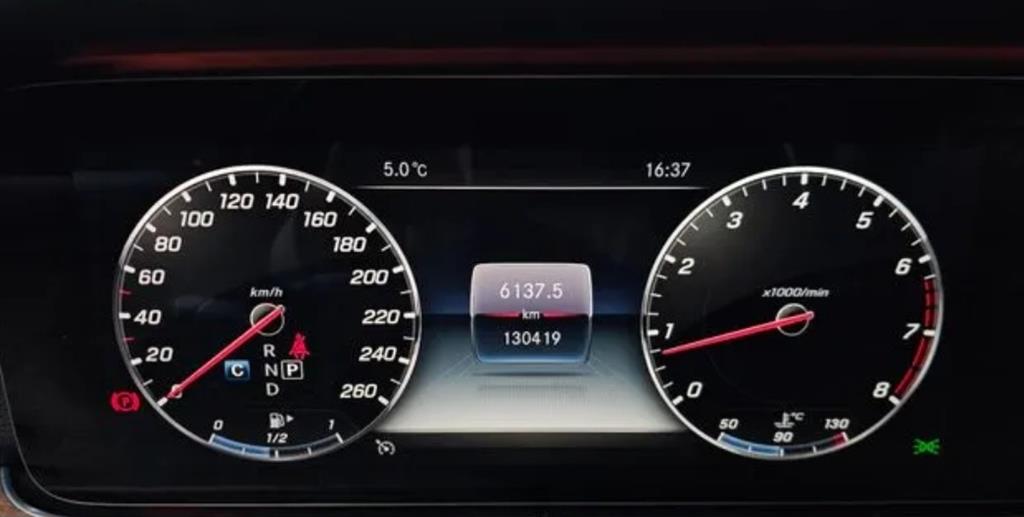 Mercedes Benz E class - Vista 5