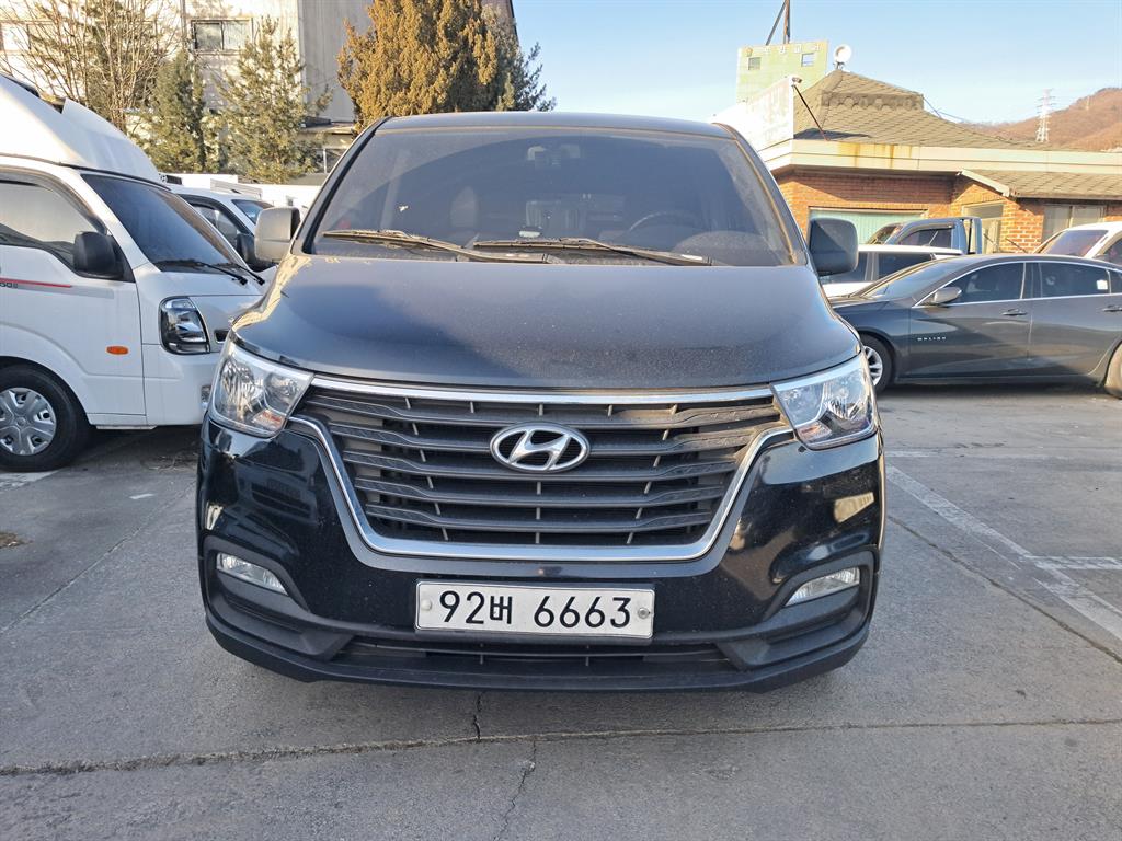 HYUNDAI Starex - Vista 2