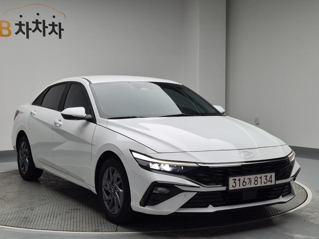 HYUNDAI Avante - Vista 4