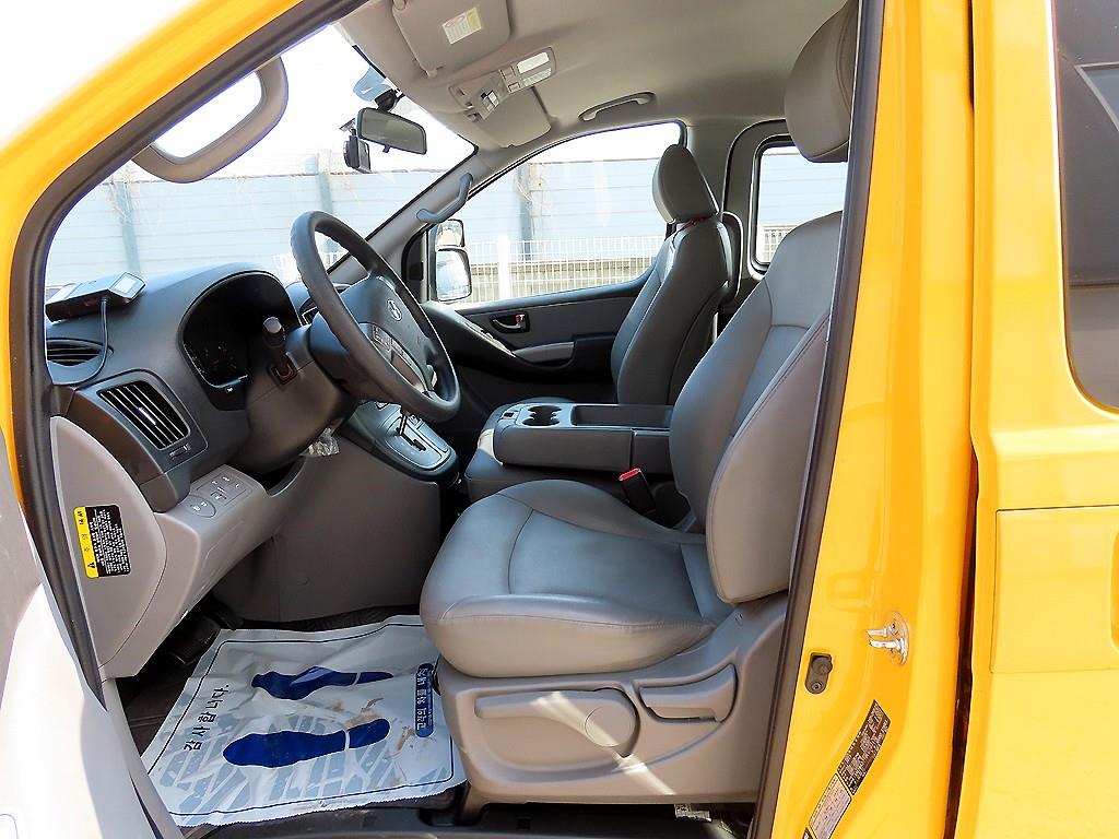 HYUNDAI Starex - Vista 5