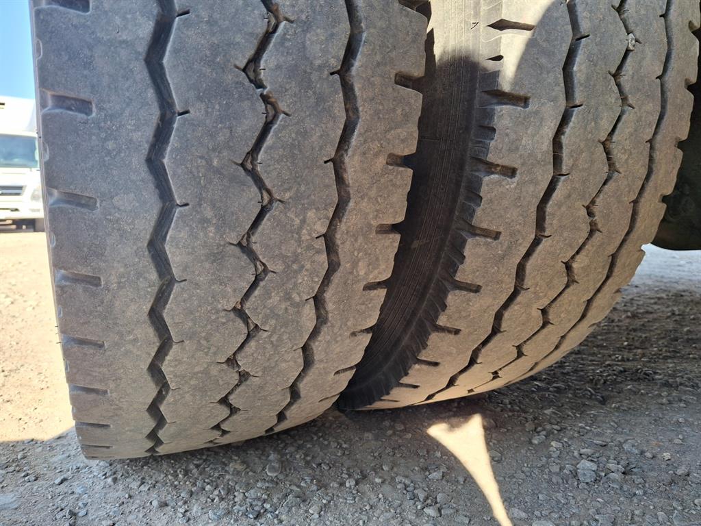 medium and large cargo truck - Vista 11