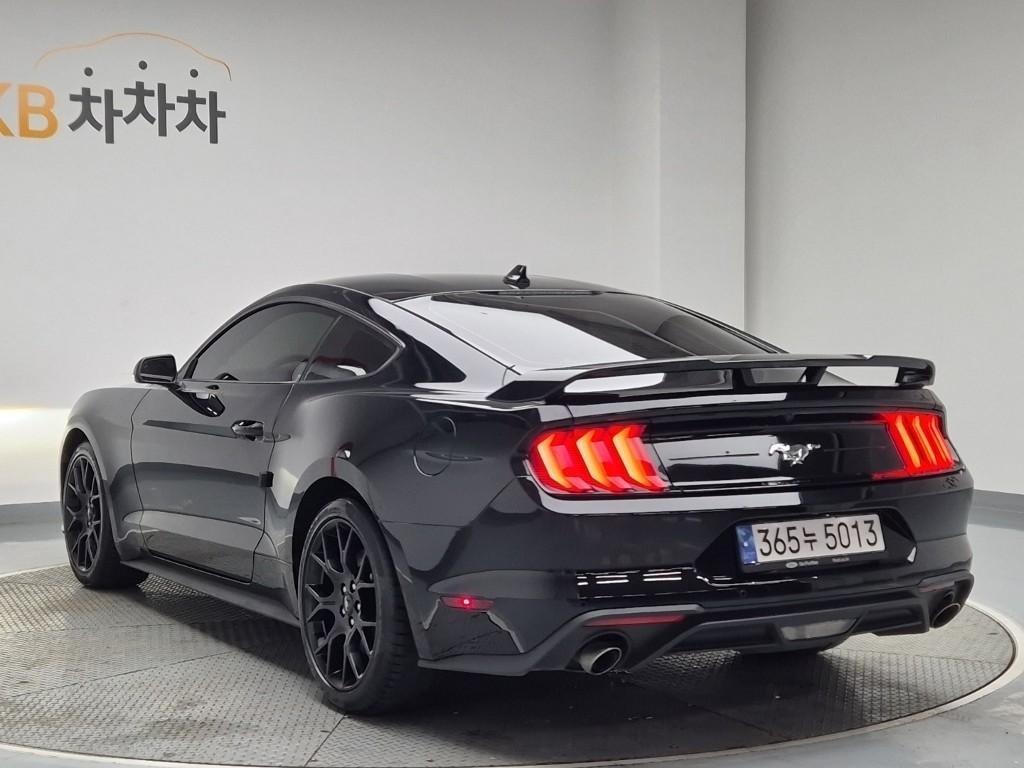 Ford Mustang - Vista 4