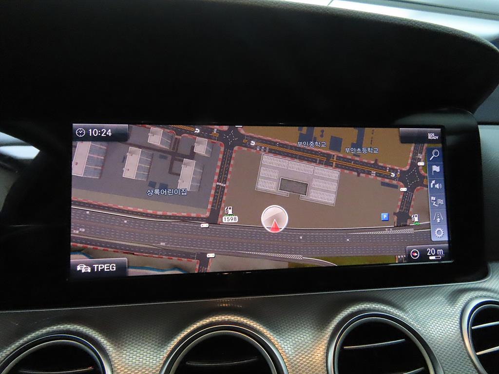 Mercedes Benz E class - Vista 12