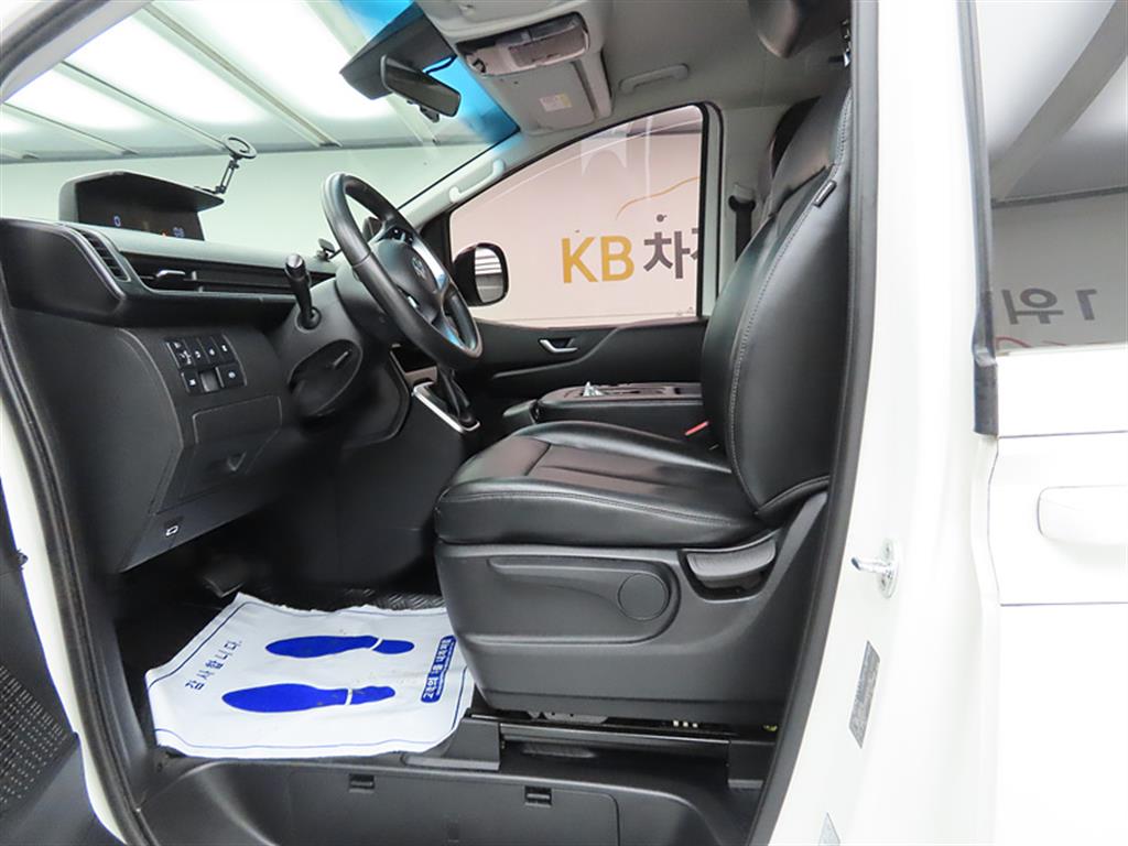 HYUNDAI Staria - Vista 5