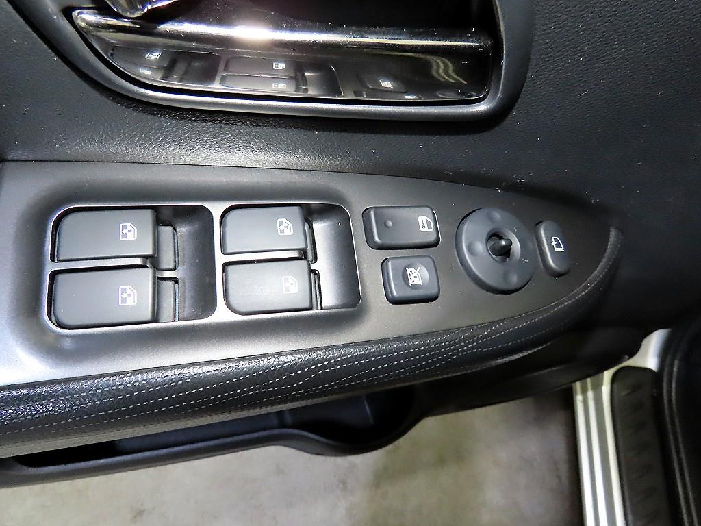 KIA Carens - Vista 12