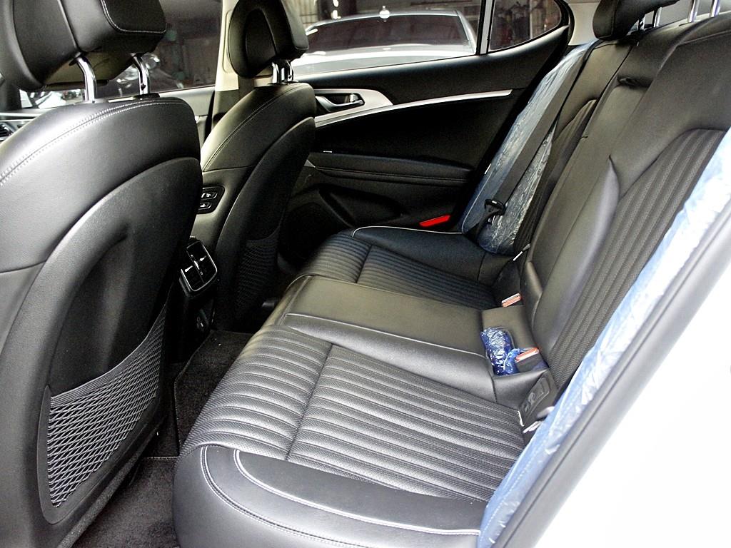 Genesis G70 - Vista 11