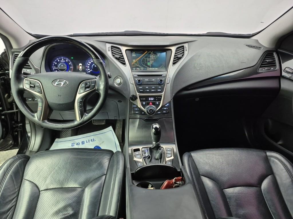 HYUNDAI Grandeur - Vista 5