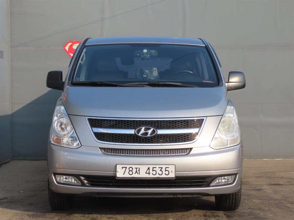 HYUNDAI Starex - Vista 3