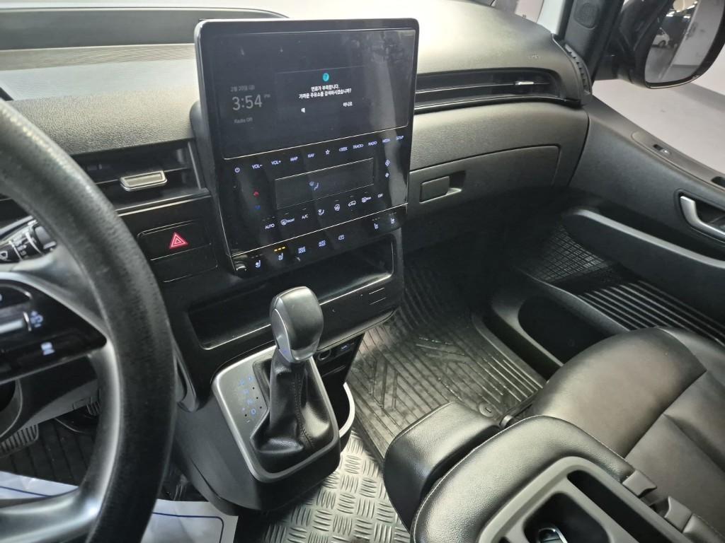 HYUNDAI Staria - Vista 10