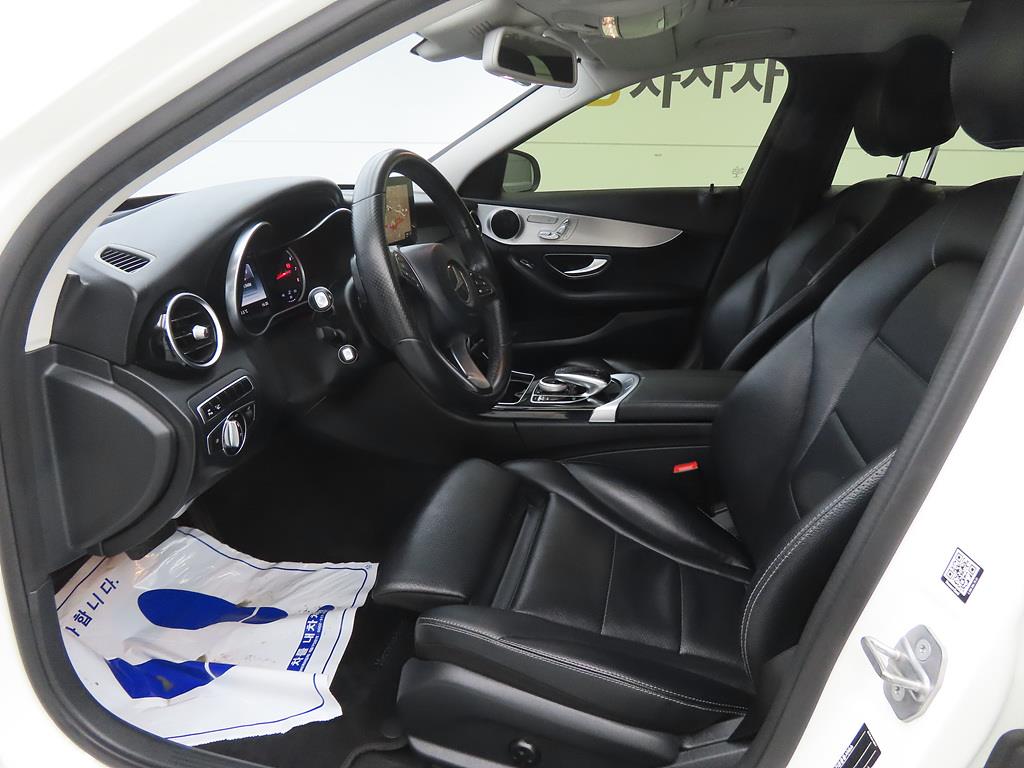 Mercedes Benz C Class - Vista 5