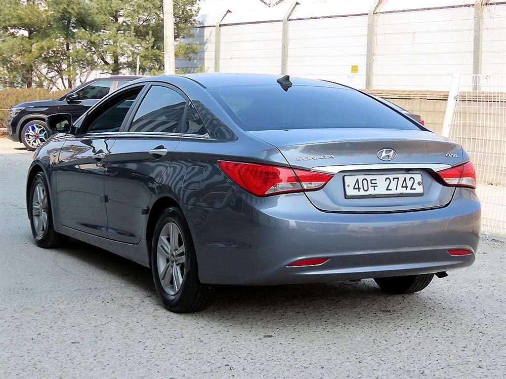 HYUNDAI Sonata - Vista 3