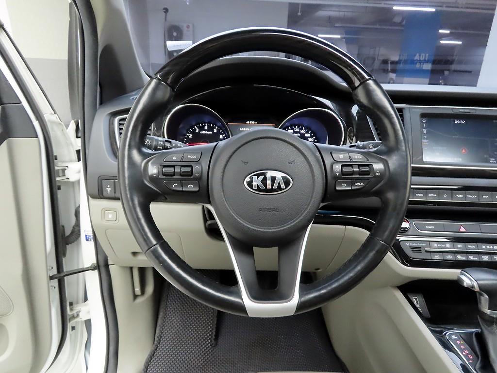 KIA Carnival - Vista 7