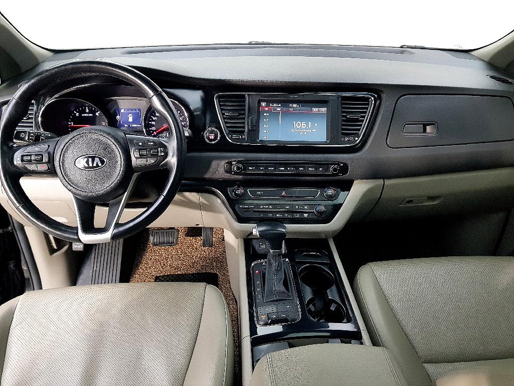 KIA Carnival - Vista 5