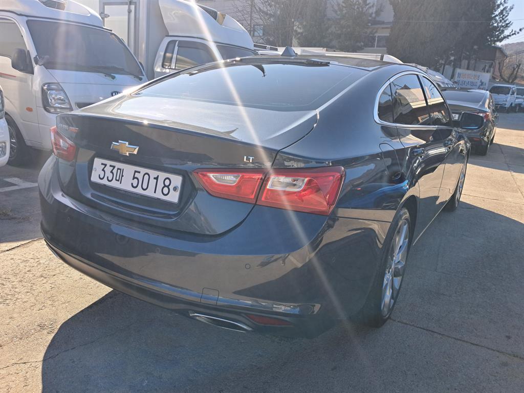 Chevrolet Malibu - Vista 3