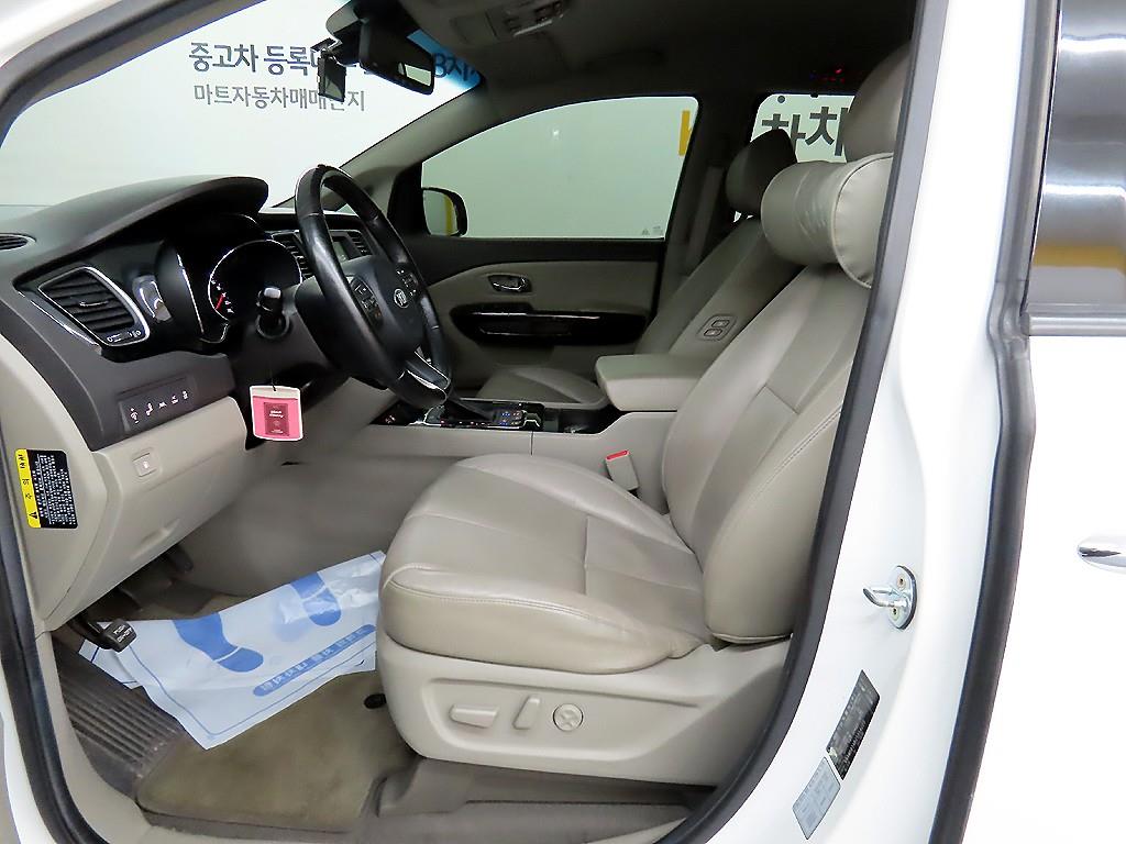 KIA Carnival - Vista 5