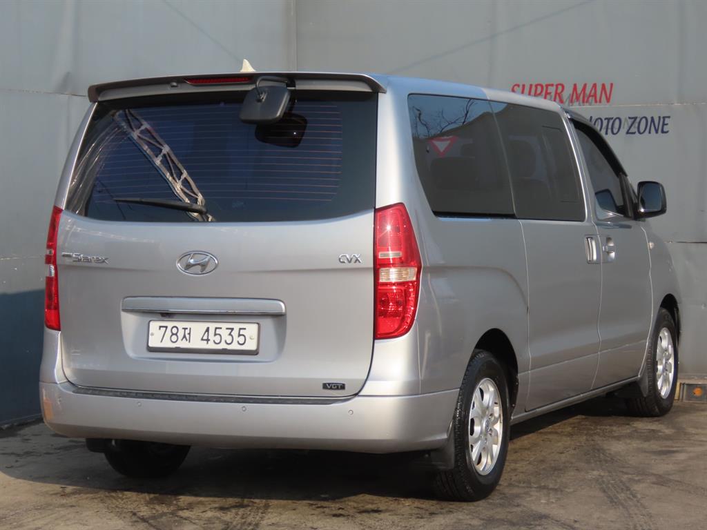 HYUNDAI Starex - Vista 5