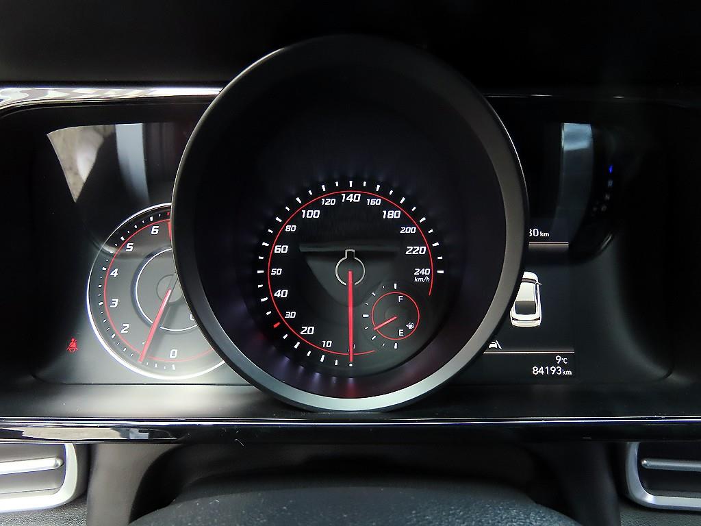 HYUNDAI Avante - Vista 9