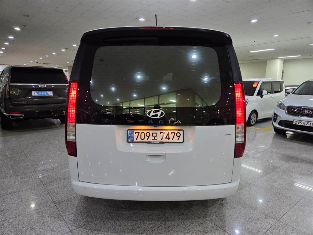 HYUNDAI Staria - Vista 4