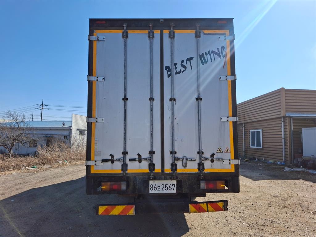 medium and large cargo truck - Vista 8