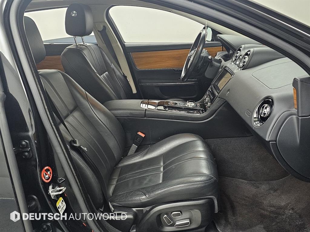 Jaguar XJ - Vista 10