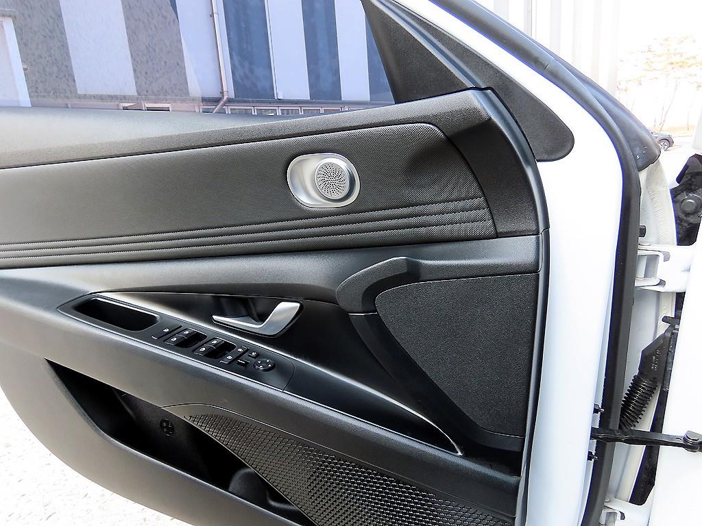 HYUNDAI Avante - Vista 11