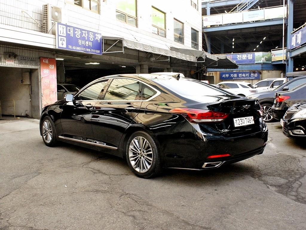 HYUNDAI Genesis - Vista 7