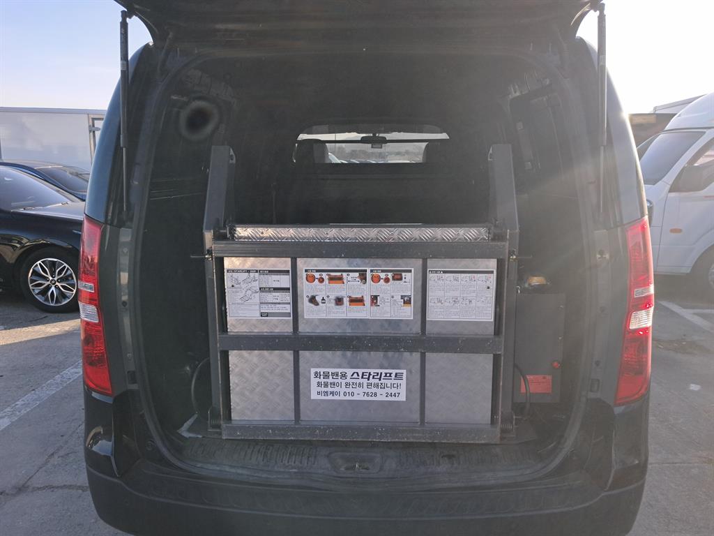 HYUNDAI Starex - Vista 5