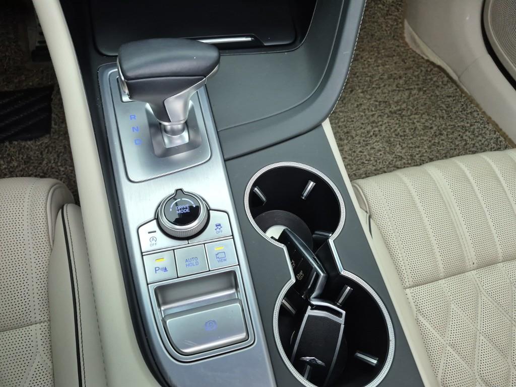 Genesis G70 - Vista 8