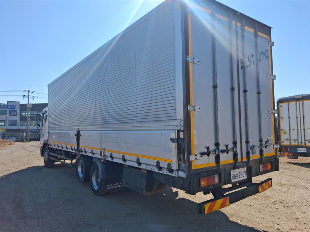 medium and large cargo truck - Vista 7