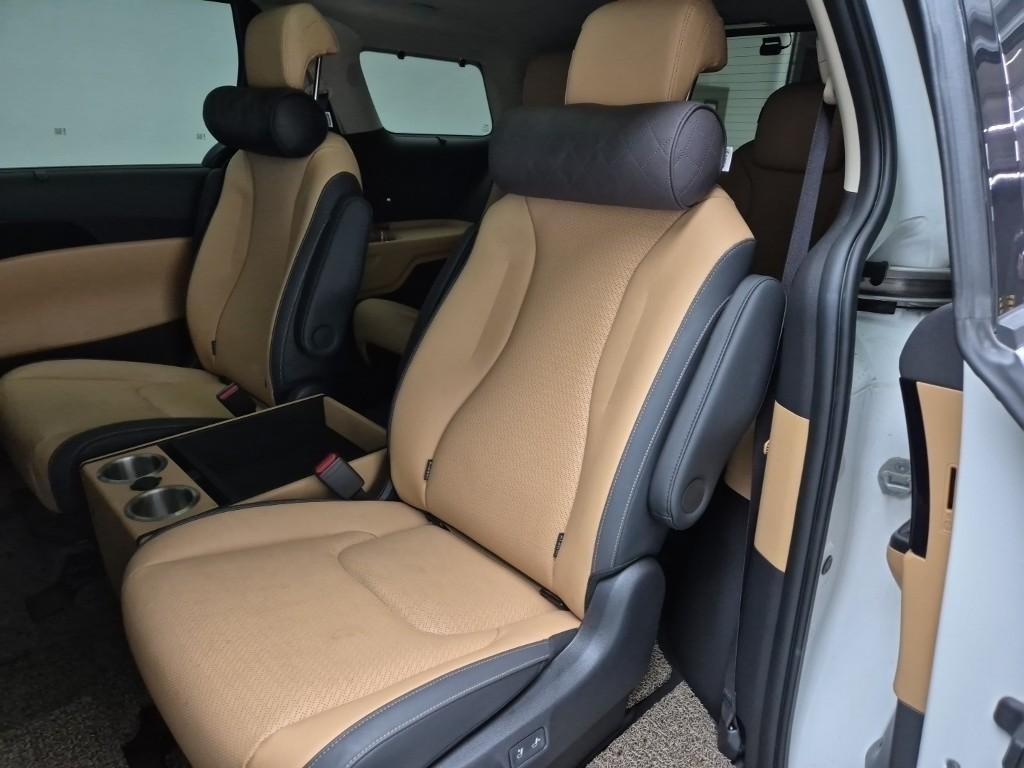 KIA Carnival - Vista 12