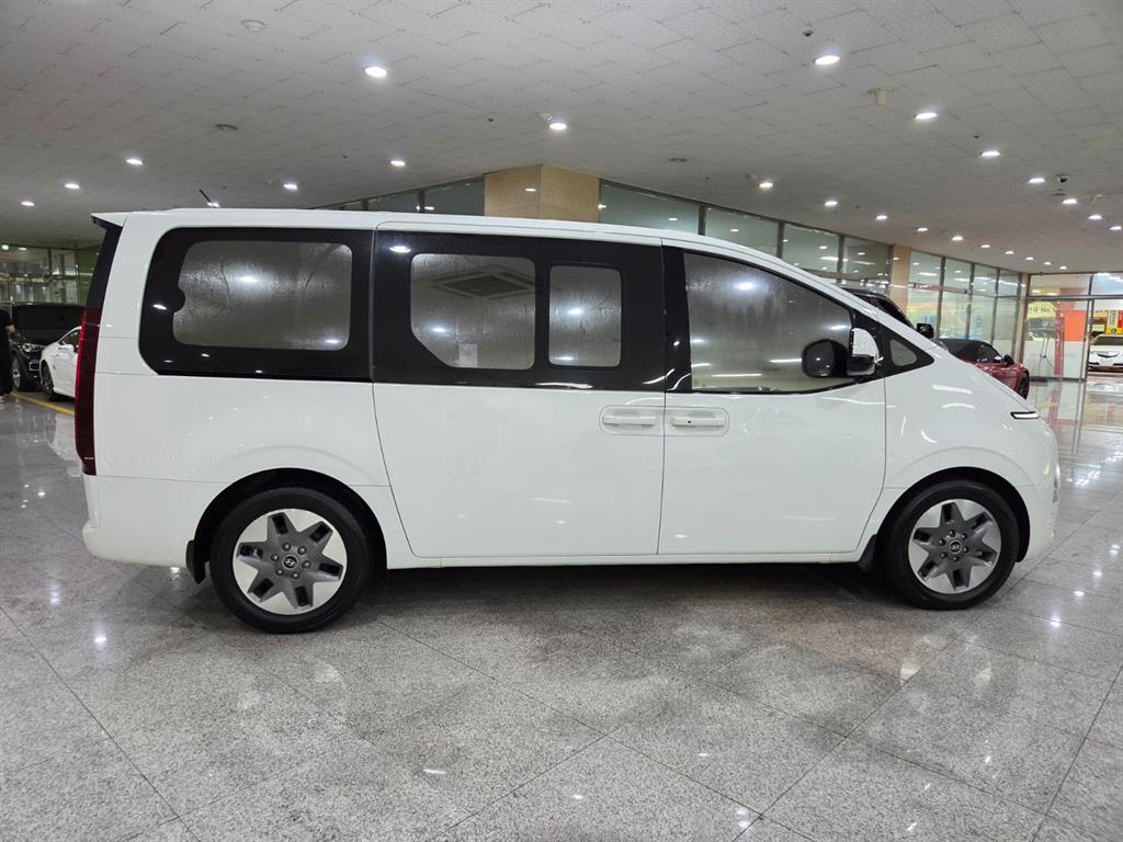 HYUNDAI Staria - Vista 5