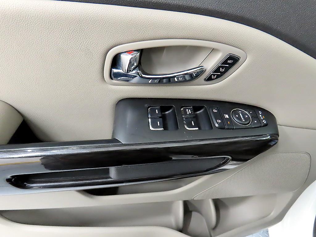 KIA Carnival - Vista 11