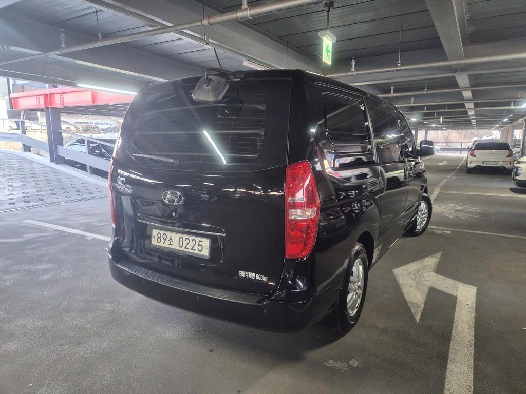 HYUNDAI Starex - Vista 6