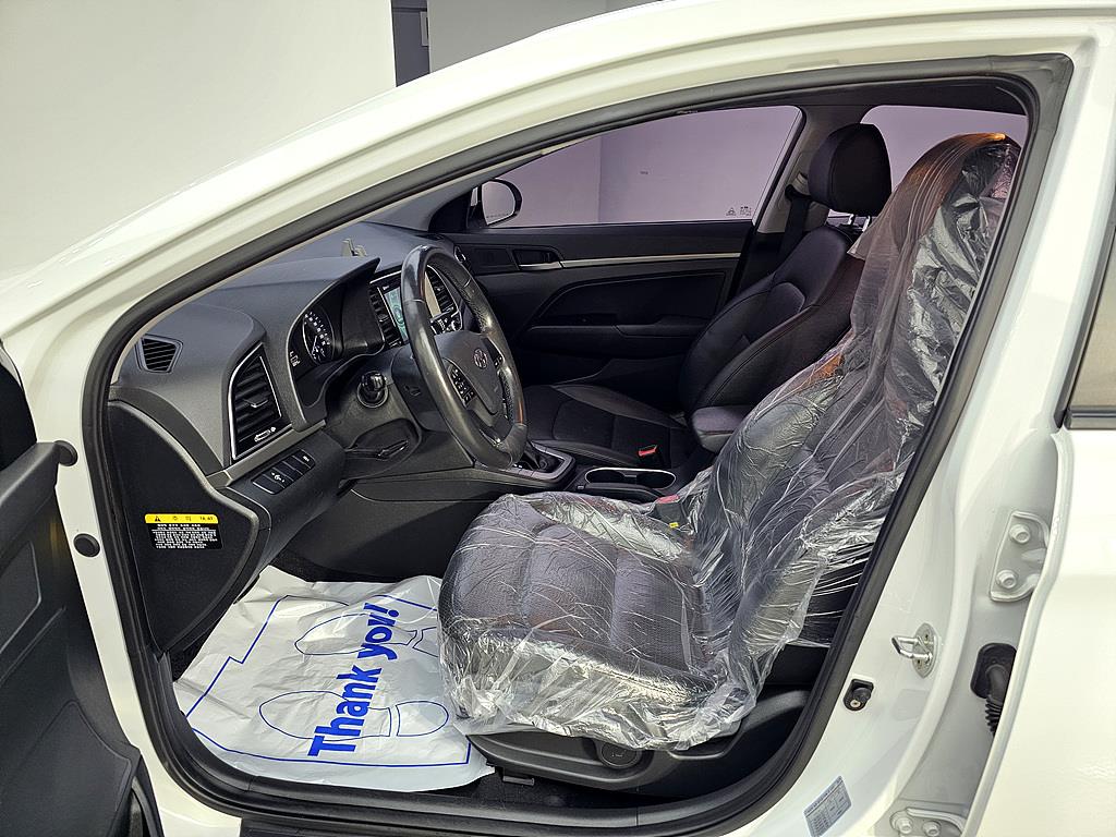 HYUNDAI Avante - Vista 8