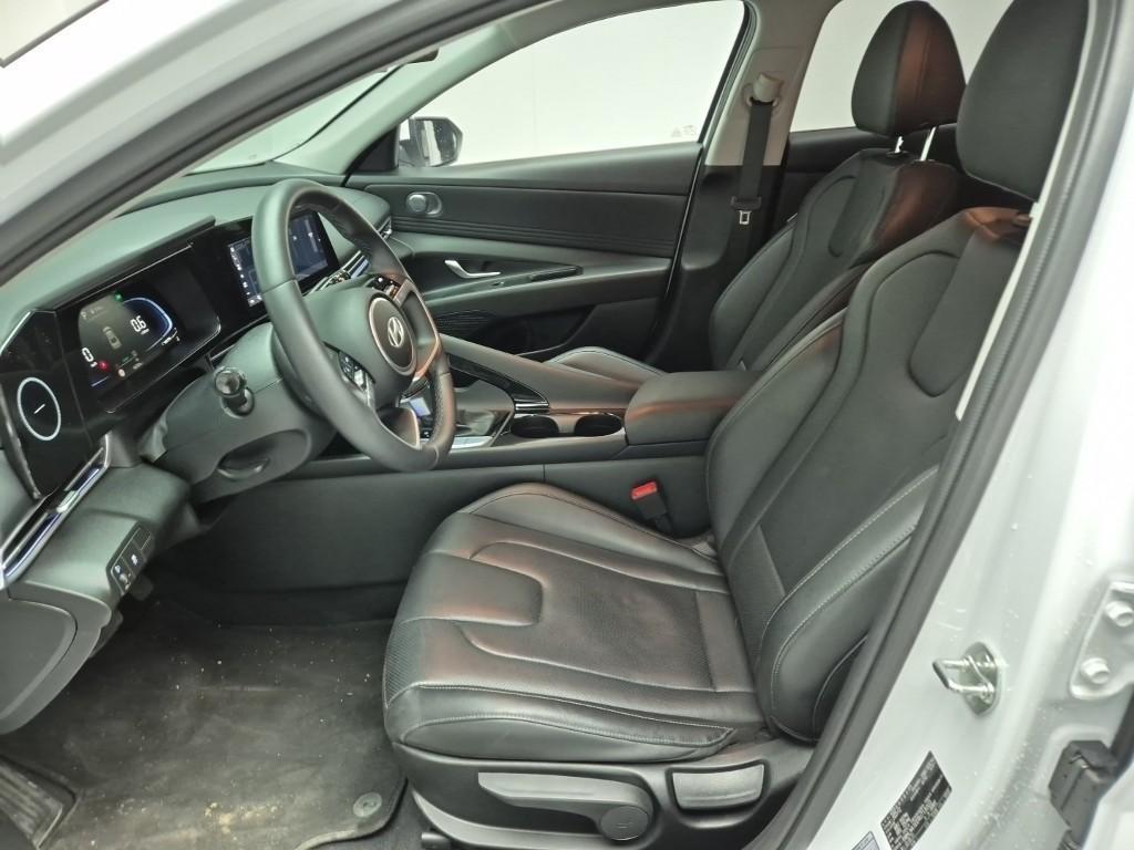 HYUNDAI Avante - Vista 11