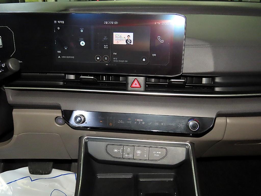 KIA Carnival - Vista 11