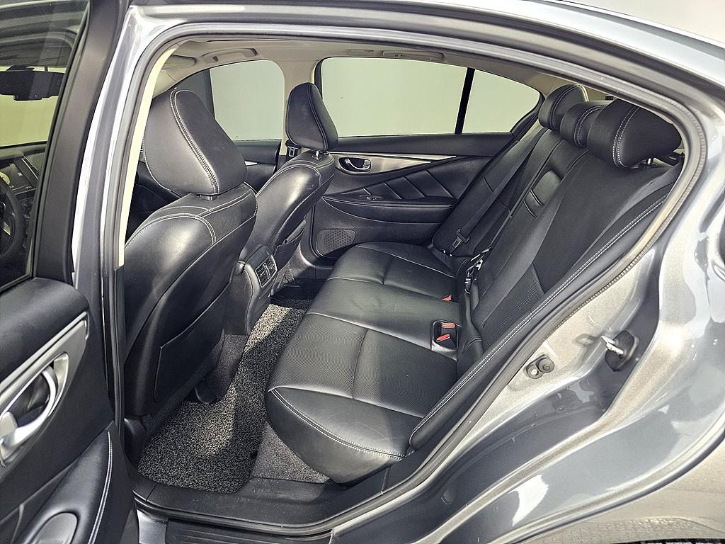 Infiniti Q - Vista 9