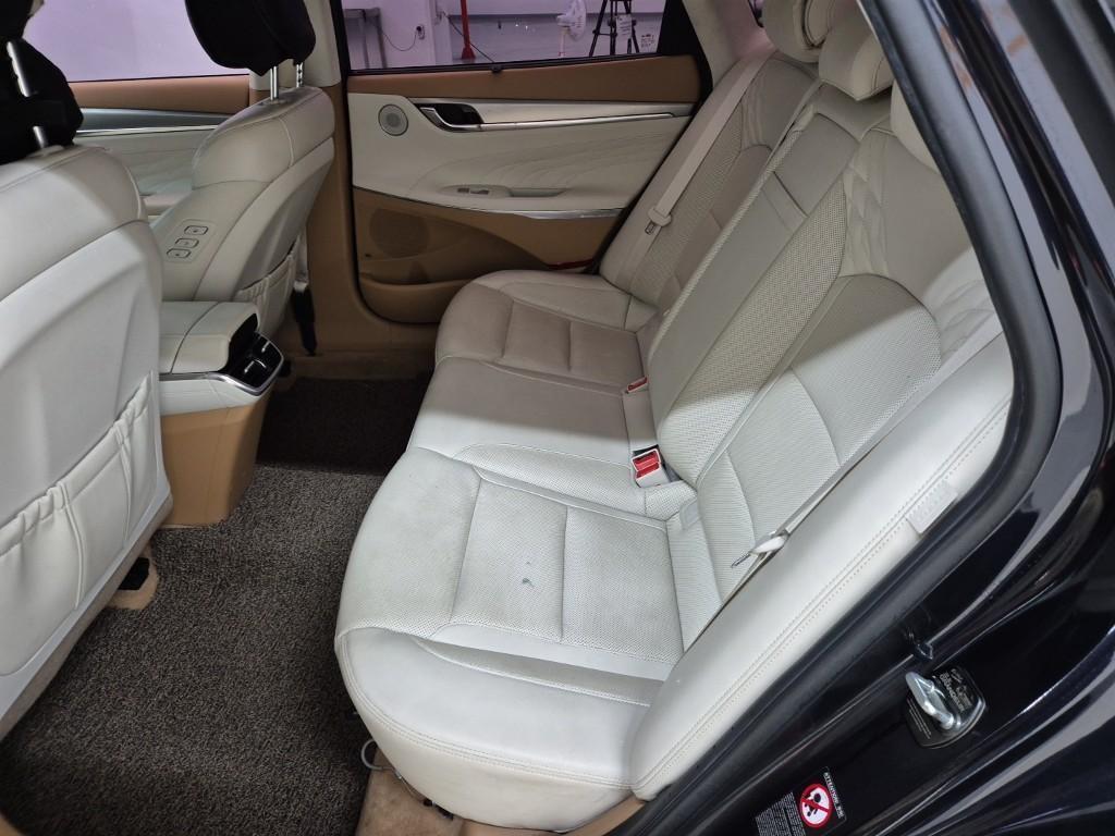 HYUNDAI Grandeur - Vista 12