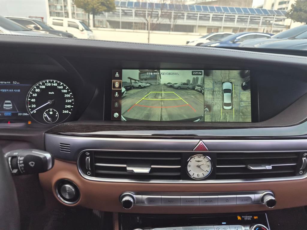 Genesis G90 - Vista 9