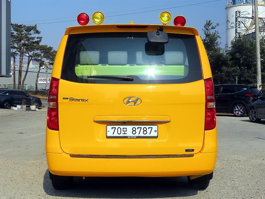 HYUNDAI Starex - Vista 4