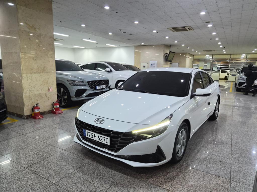 HYUNDAI Avante - Vista 2