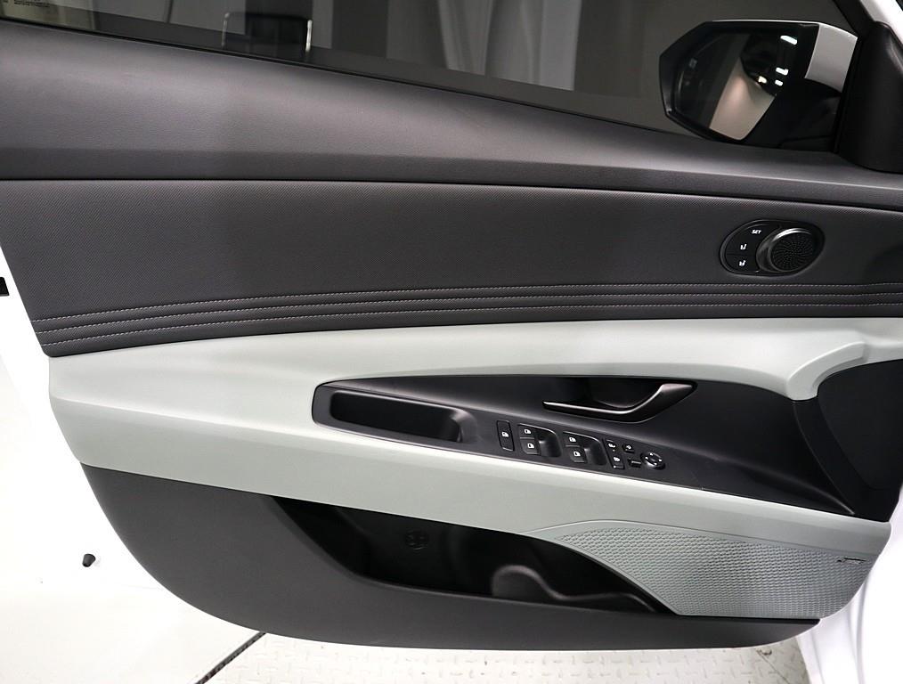 HYUNDAI Avante - Vista 8