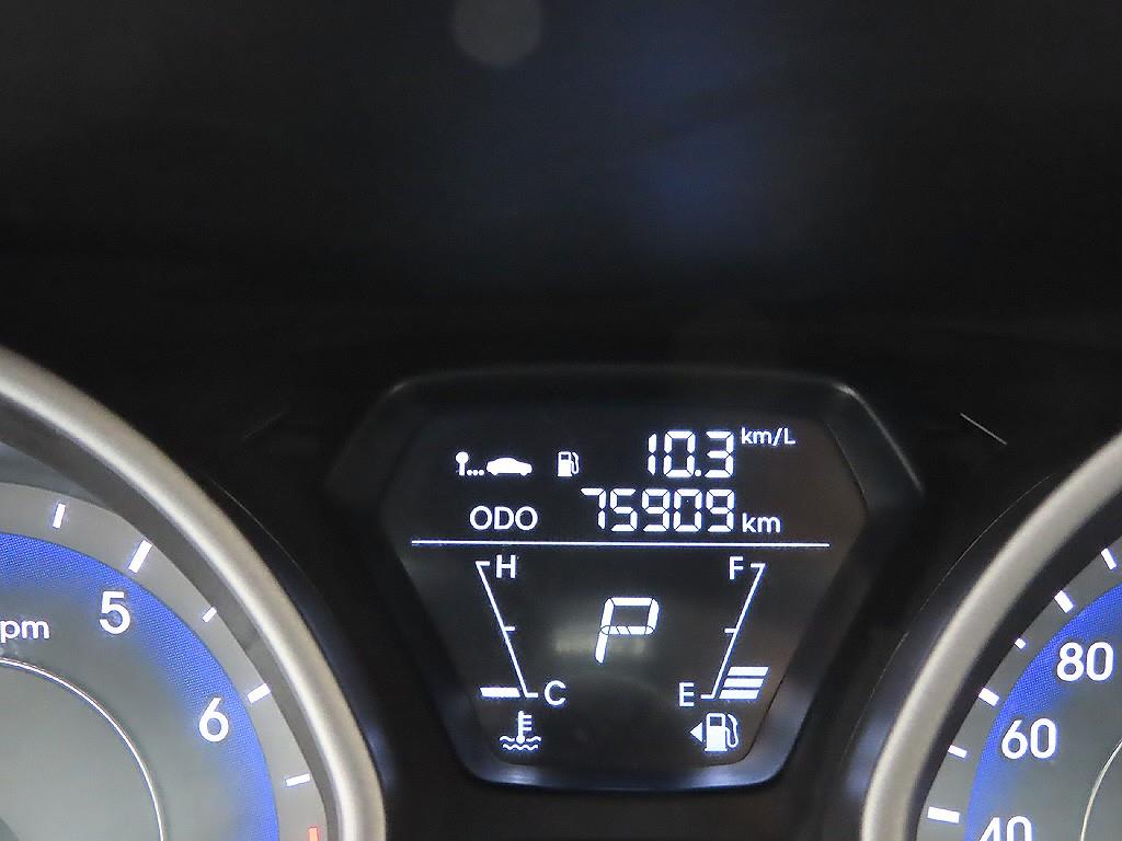 HYUNDAI Avante - Vista 11