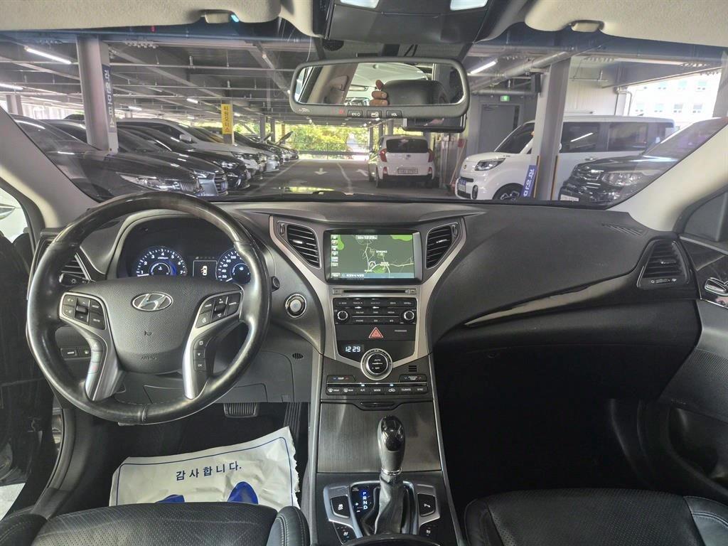 HYUNDAI Grandeur - Vista 9